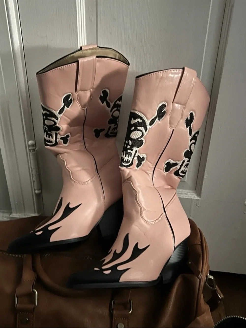 Pink Kiss Ryder Skull and Crossbones boots 7 (new no box) - Picture 2 of 2